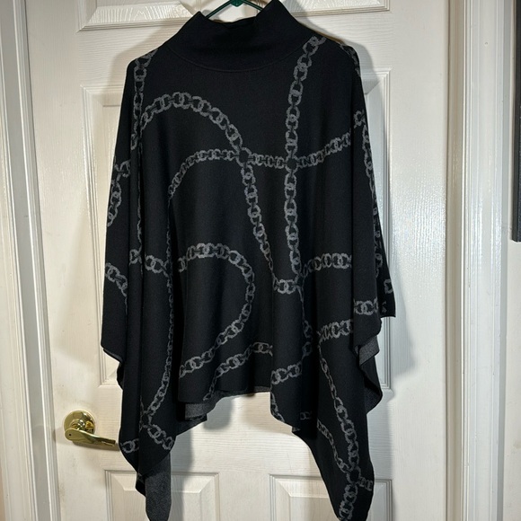 J. Mclaughlin Garnet Poncho Black/Silver Neo Bashford  Chain Print One Size NWT - Picture 1 of 5